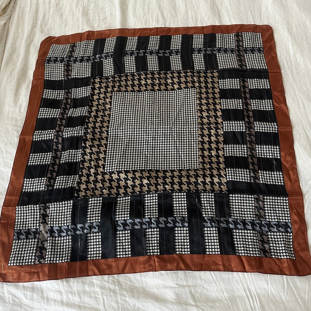 Oscar de la Renta Monochrome Houndstooth vintage silk scarf